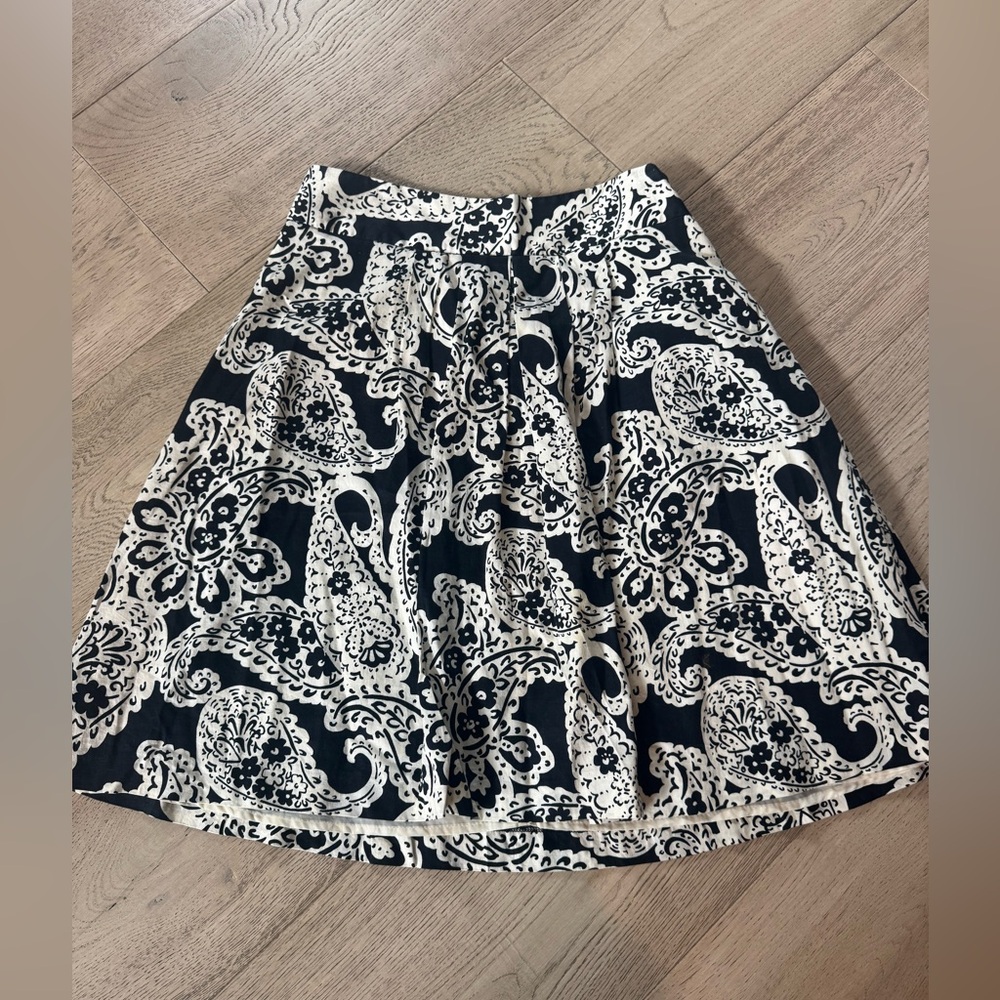 Merona Black and ivory paisley pleated Skirt 100% cotton size 6